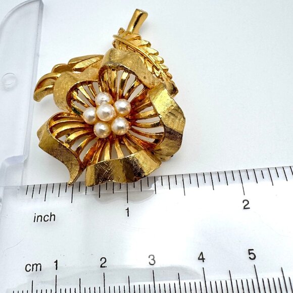 Vintage Signed Lisner Brooch Pin Gold Tone & Faux Pearl Flower  2.5” Jewelry - Picture 2 of 8